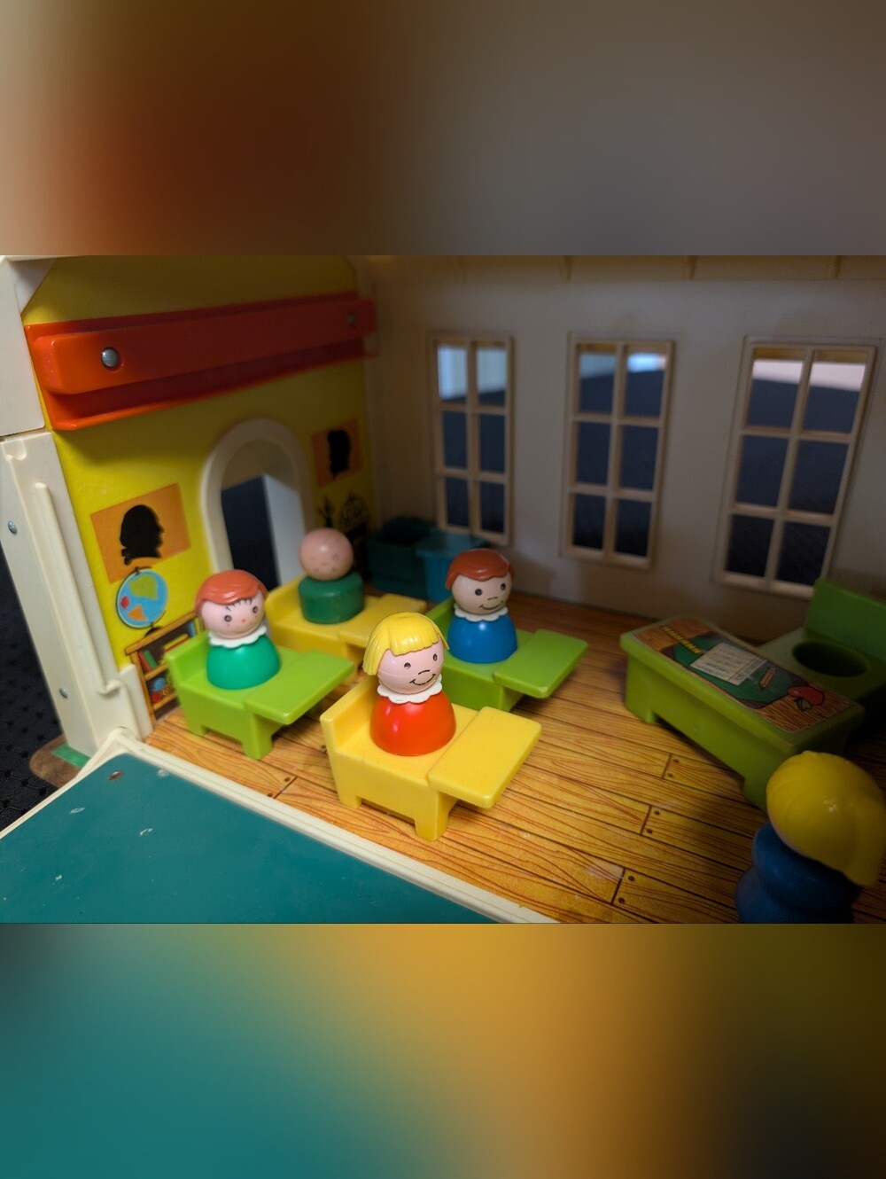 Vintage Fisher-Price Play Family School Little People #923, 1971 - Picture 6 of 12